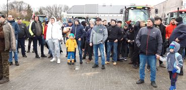 Kilkadziesiąt ciągników wyjechało dziś na drogi powiatu wieluńskiego. Rolnicy protestowali przeciw unijnej polityce rolnej